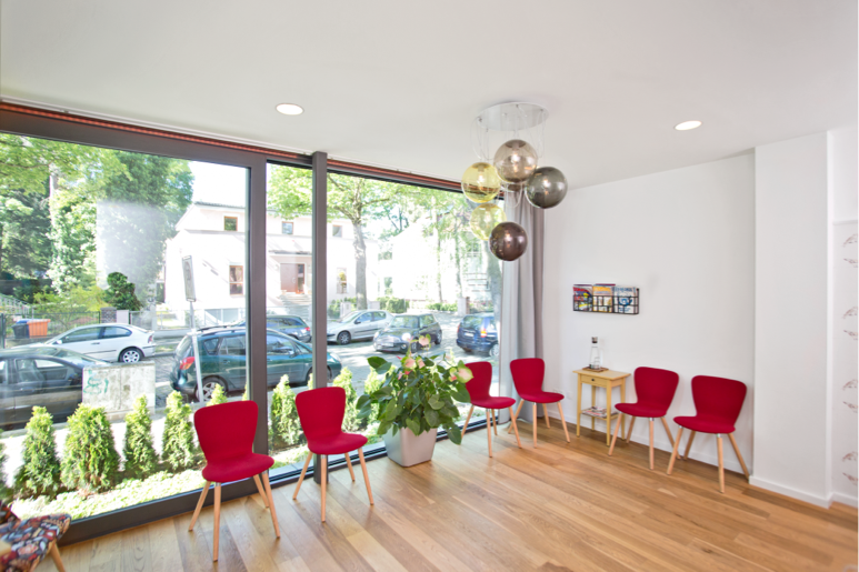 Wartezimmer Zahnarztpraxis Manitz in Berlin Pankow